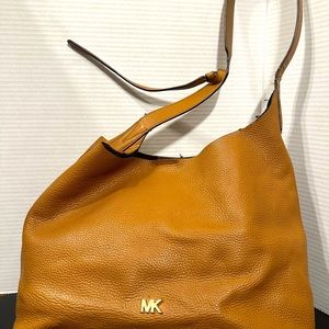 MCHAEL KORS hobo shoulder handbag color ; brown caramel